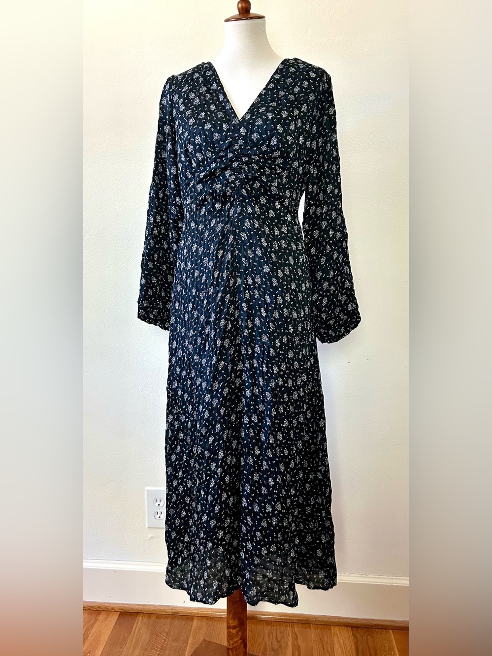 MADEWELL Ruched Midi Dress Black -Delicate White Floral.Long sleeves. Size 8